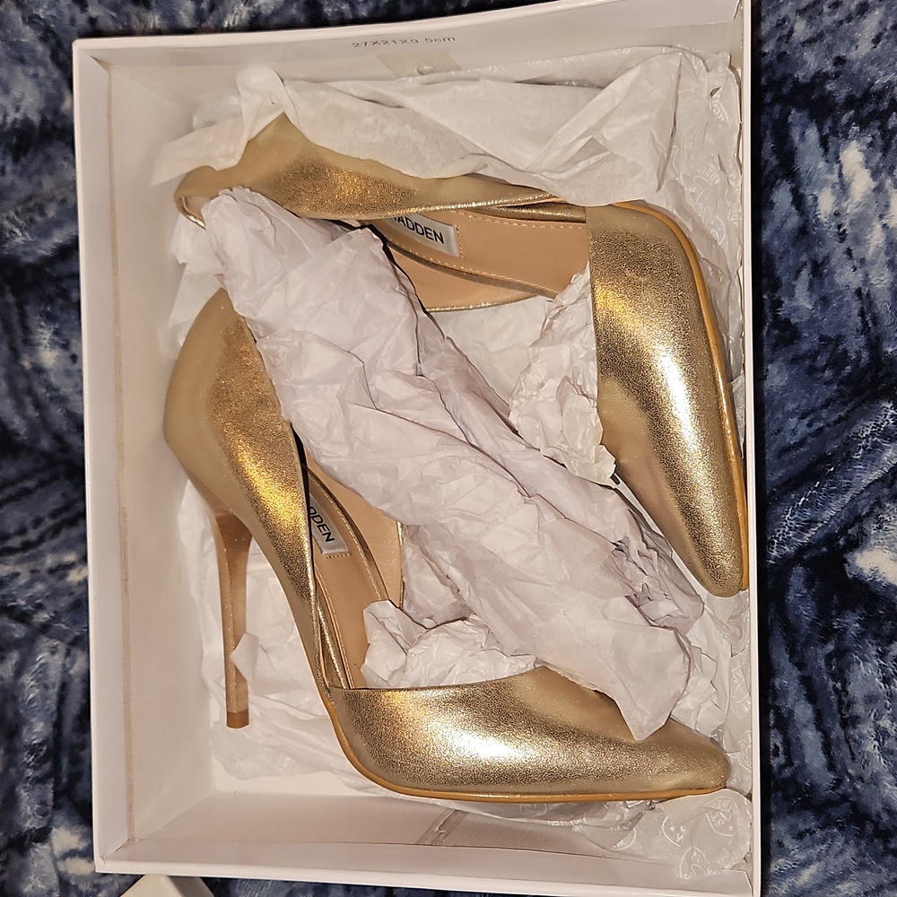 Steve Madden Gold Women's Shoes - Picture 2 of 3
